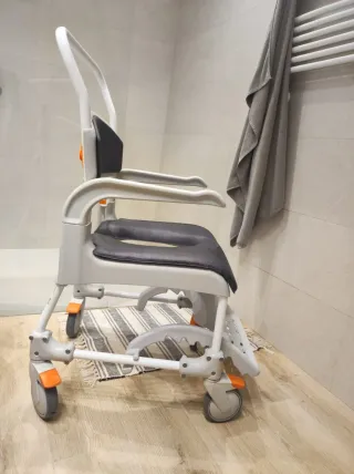 Silla etac clean de baño y ducha