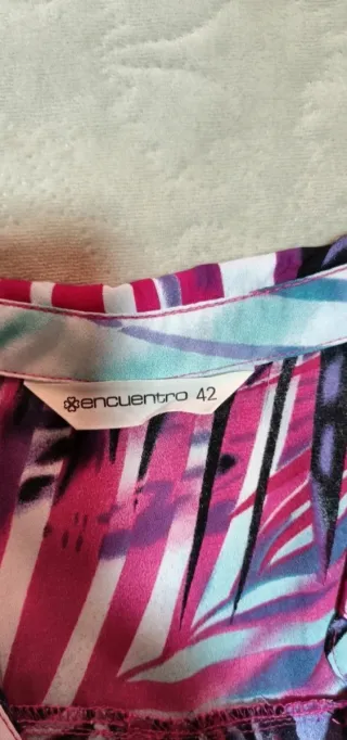 Blusa moderna toque tropical