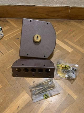 Cerradura Mottura con accesorios