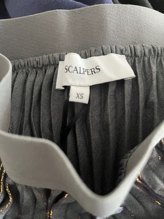 Falda plisada gris mujer