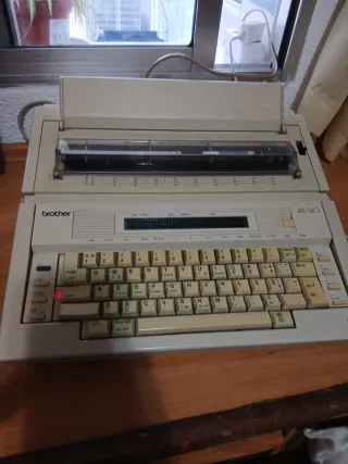 Máquina de escribir Brother AX-140