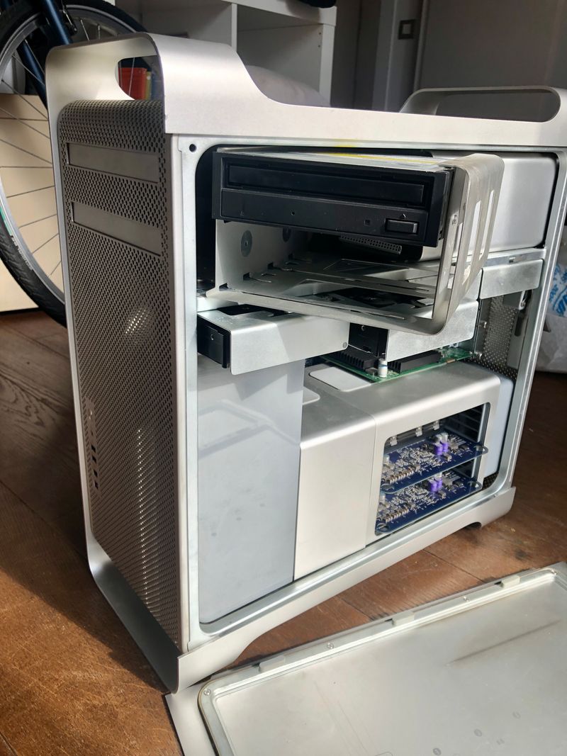 Mac Pro 1,1 Quad Core 2,66GHz  Mac OS LION afbeelding 4