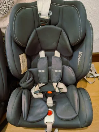 Silla de coche infantil negra