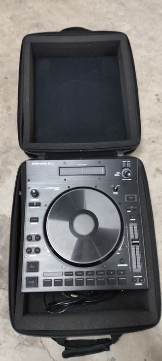 Denon DJ LC6000 con maleta
