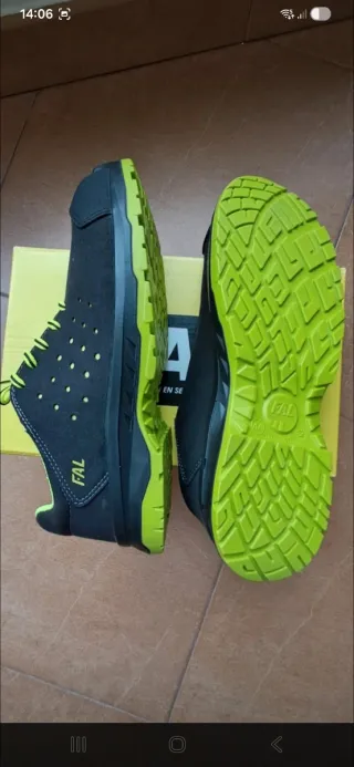 Zapatos de seguridad FAL negros y verdes