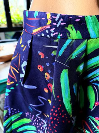 Falda glamour estampado tropical