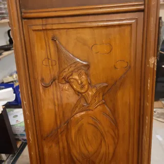 Panel de madera tallada