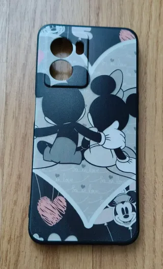 Oppo A77 5G con accessori