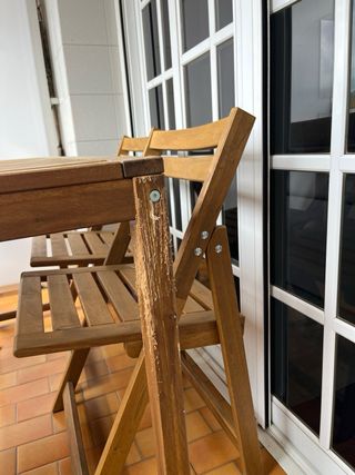 Mesa y 4 sillas madera terraza