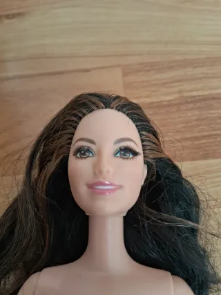 Bambola Barbie stile Raquelle