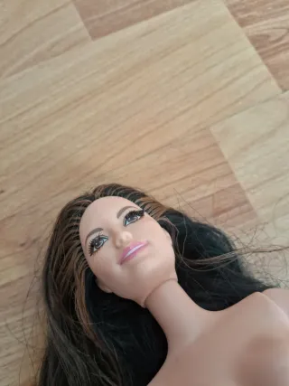 Bambola Barbie stile Raquelle