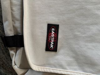 Tracolla Eastpak bianca e nera