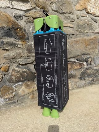 Cuna de viaje y parque infantil.