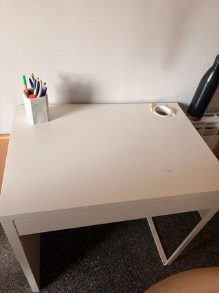 Escritorio con cajón