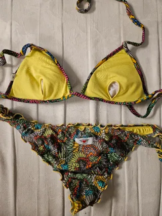 Bikini tropical mujer