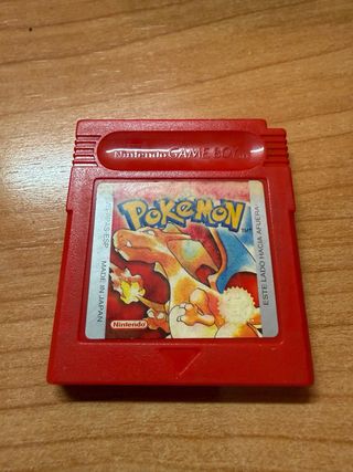 Game Boy Color Edición Pikachu, con funda y juegos