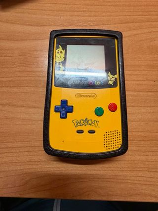 Game Boy Color Edición Pikachu, con funda y juegos