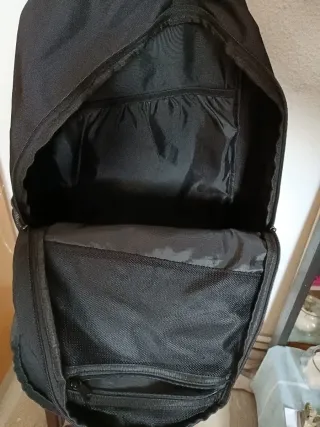 Mochila negra gran capacidad como nueva
