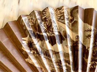 Abanico  con estampado religioso 1891