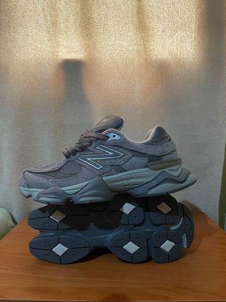 New Balance 9060 Gris nueva y sin uso
