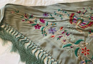 Mantoncillo flamenco verde antiguo.