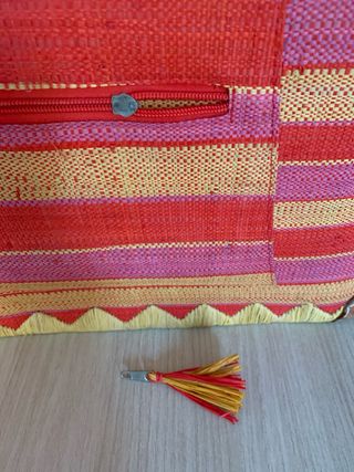 Capazo de mimbre rayas naranja y rosa