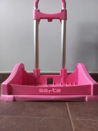 Carro para mochila rosa comodo hecho en españa