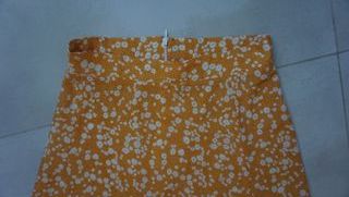 Falda midi Shein flores amarillas T-S nueva