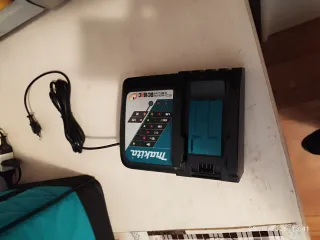 Cargador Makita DC18RC
