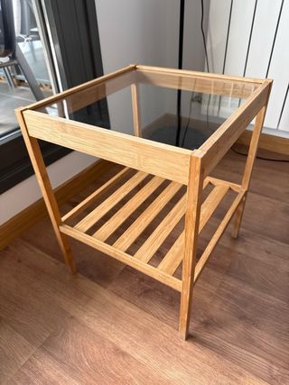 Mesa auxiliar Ikea madera y cristal