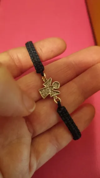 Pulsera con dije de ángel plateado