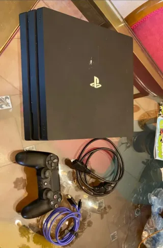 Consola PS4 Pro Negra + Mando y Cables
