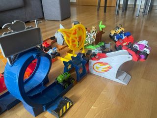 Mega Circuito Blaze & Monster Machines + 13 coches