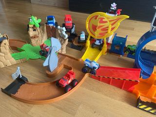 Mega Circuito Blaze & Monster Machines + 13 coches