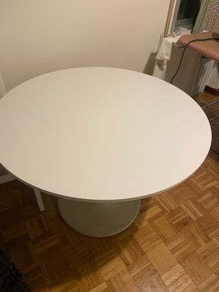 Mesa comedor redonda blanca y 4 sillas