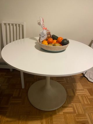 Mesa comedor redonda blanca y 4 sillas