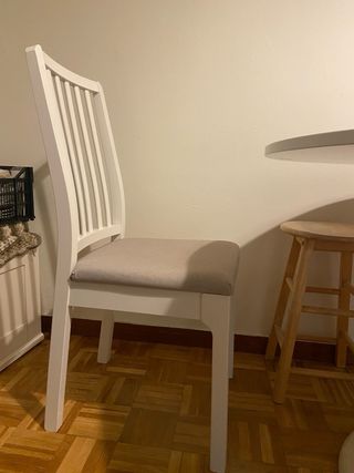 Mesa comedor redonda blanca y 4 sillas