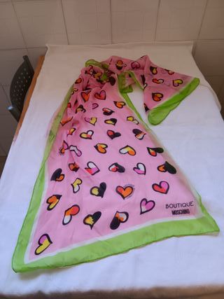 Foulard Moschino in seta con cuori
