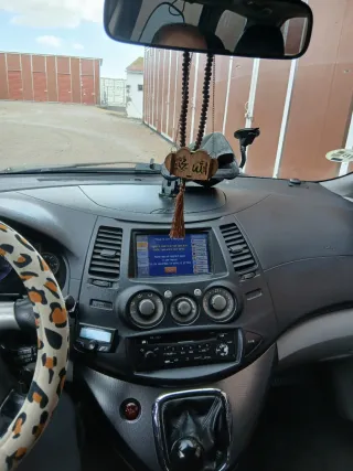 Mitsubishi Grandis 2007