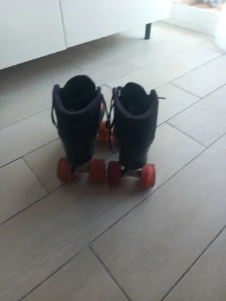 Patines de 4 ruedas negros