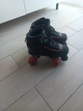 Patines de 4 ruedas negros