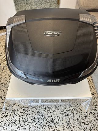 Maleta Givi Kymco AK Negra