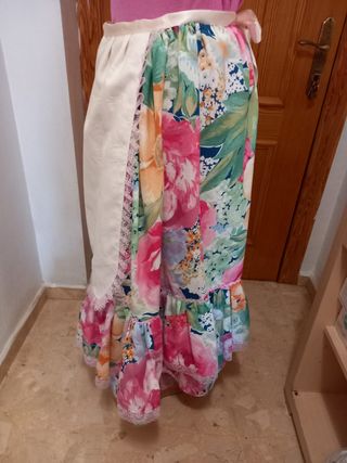 ZAGALEJO TRADICIONAL CON DELANTAL BEIGE