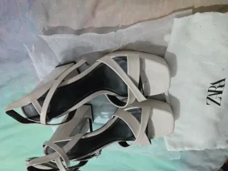 Sandalias Zara Beige Tacón