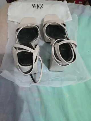 Sandalias Zara Beige Tacón