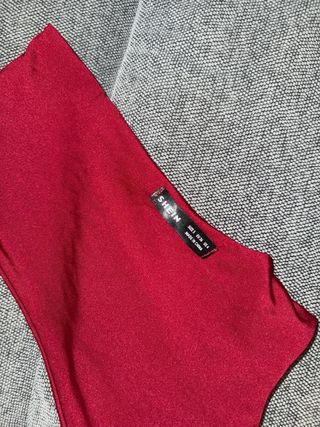 Vestido corto granate