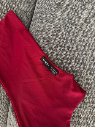 Vestido corto granate