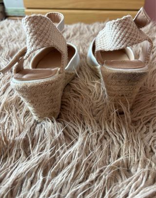 Sandalias Esparto Cuña Beige y Blanco plateado