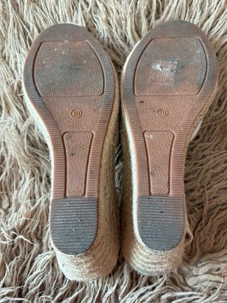 Sandalias Esparto Cuña Beige y Blanco plateado