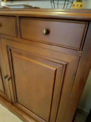 Mueble de madera recibidor.